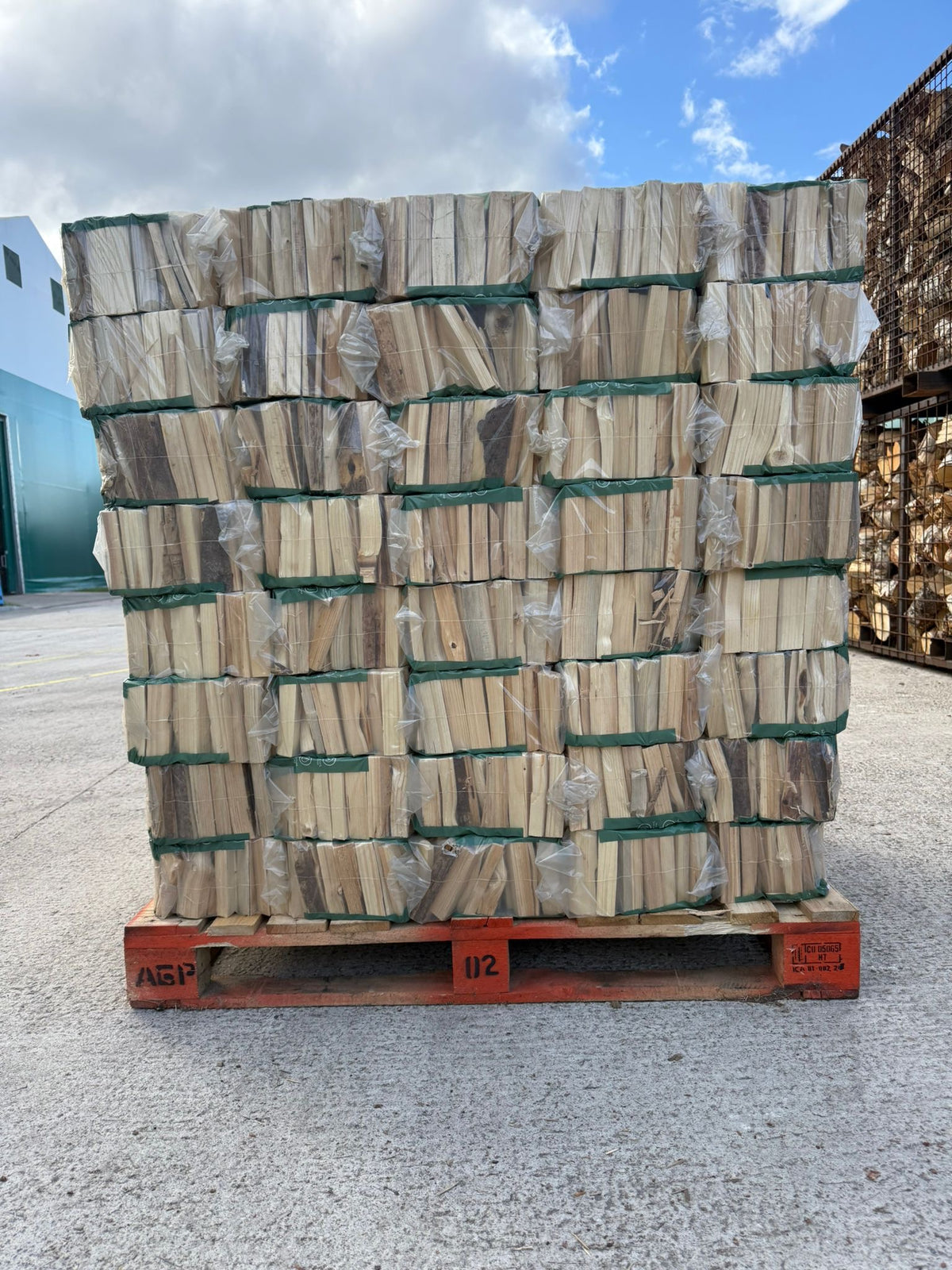 Kiln Dried Alder kindling plastic bags 2 kg x 200